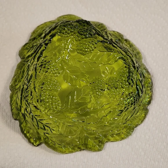 Vintage Indiana Glass Loganberry Green Glass Candy Dish Cottagecore Trinket Dish - Picture 5 of 10